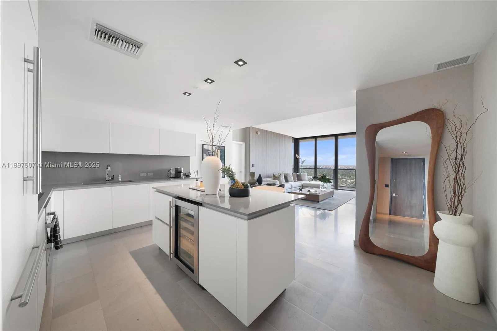 88 SW 7th St # 3910, Miami, FL 33130 photo 6