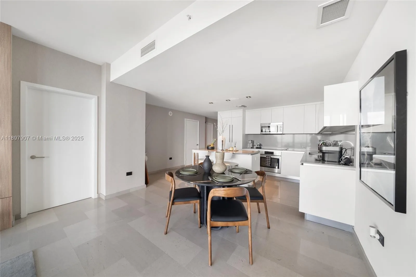 88 SW 7th St # 3910, Miami, FL 33130 photo 8