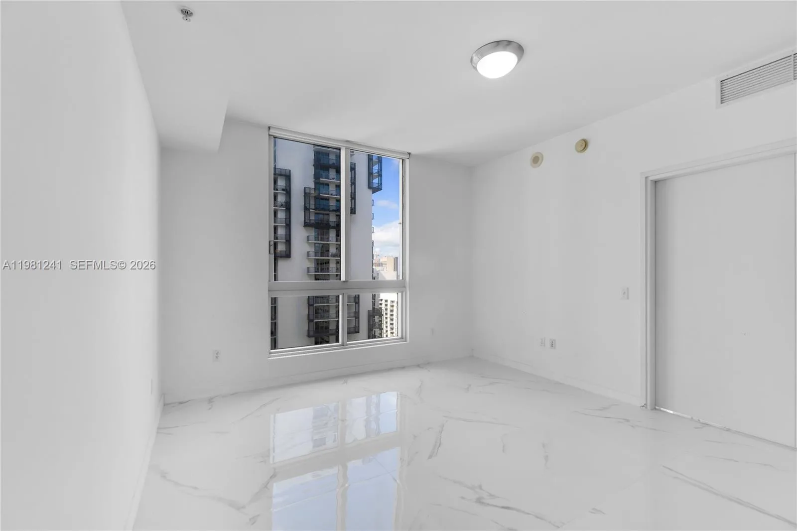 300 S BISCAYNE BL # T-3309, Miami, FL 33131 photo 12