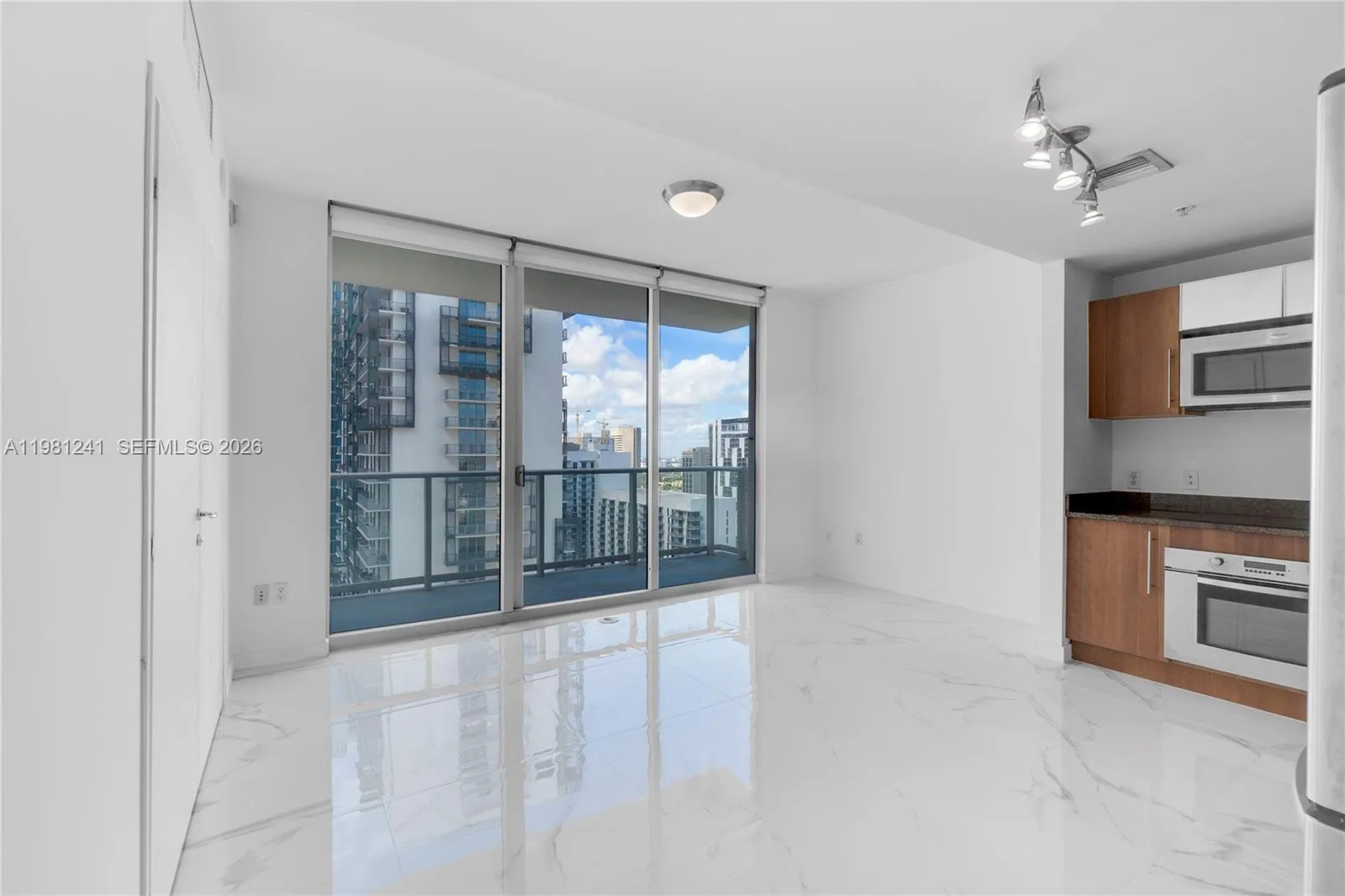 300 S BISCAYNE BL # T-3309, Miami, FL 33131 photo 4
