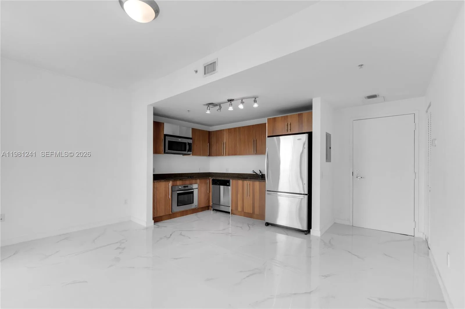 300 S BISCAYNE BL # T-3309, Miami, FL 33131 photo 5