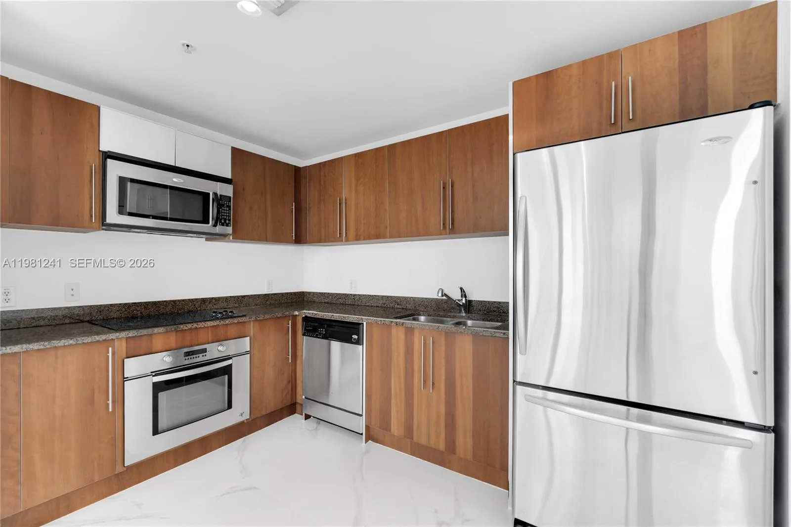 300 S BISCAYNE BL # T-3309, Miami, FL 33131 photo 7
