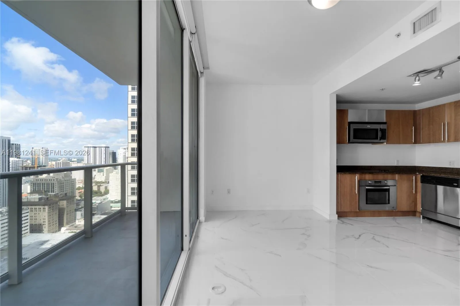300 S BISCAYNE BL # T-3309, Miami, FL 33131 photo 8