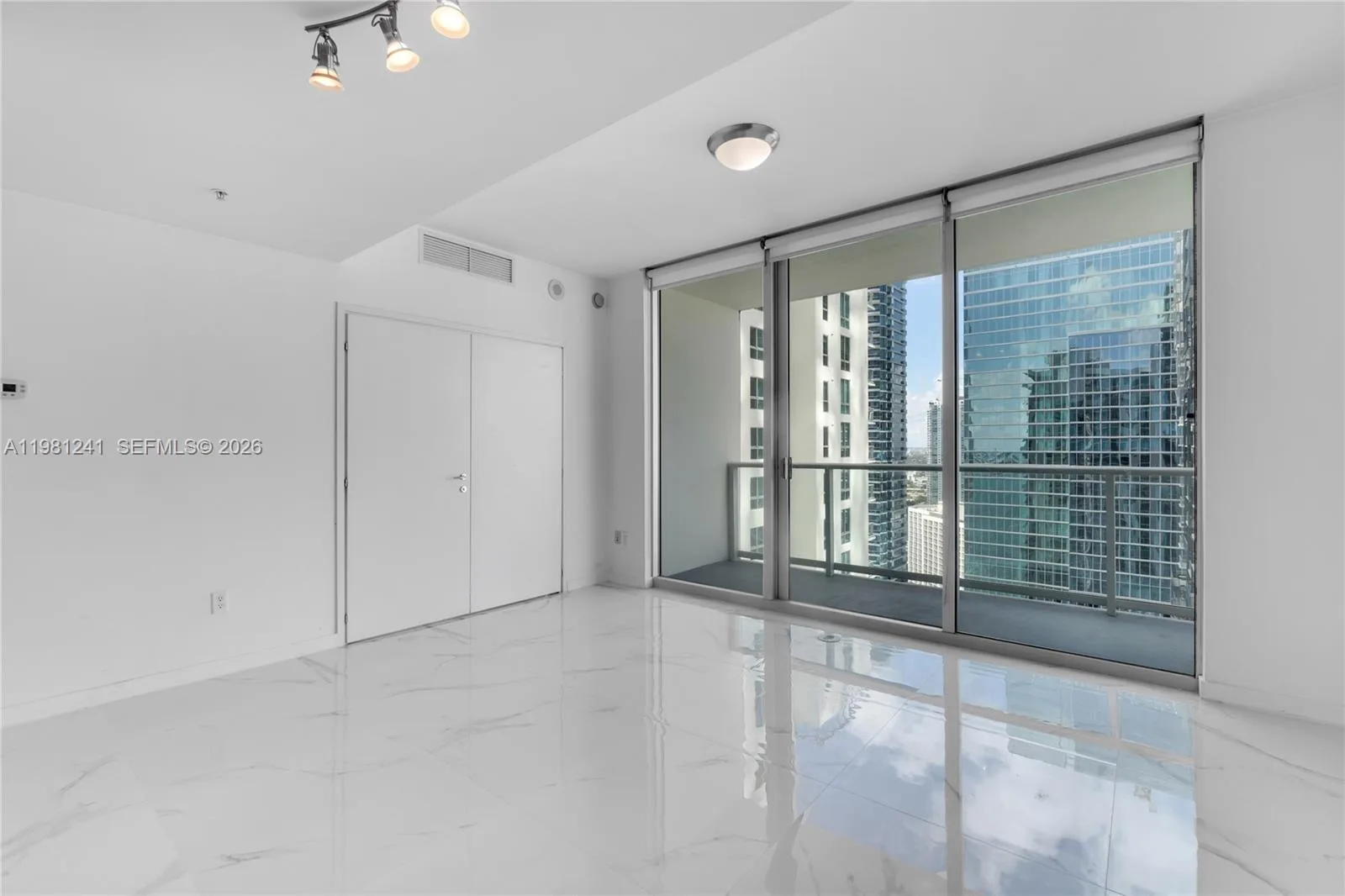300 S BISCAYNE BL # T-3309, Miami, FL 33131 photo 9