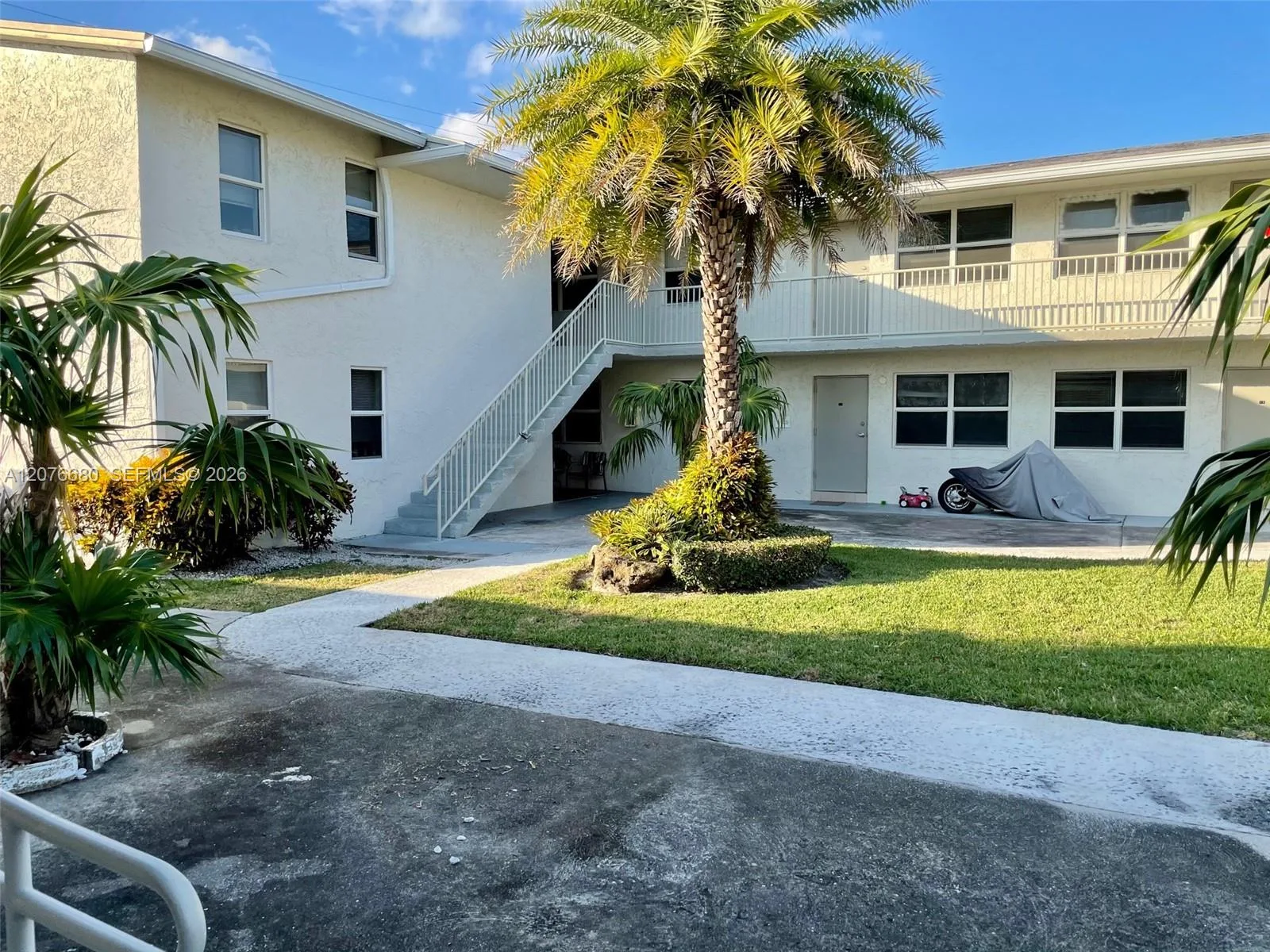 1077 SE 22nd Ave # N8, Pompano Beach, FL 33062 photo 2