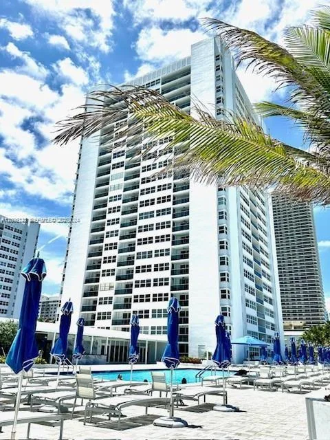 1904 S Ocean Dr SEASONAL # 1707, Hallandale Beach, FL 33009