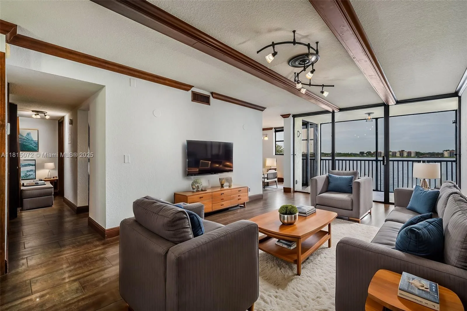 106 Lake Emerald Dr # 210, Oakland Park, FL 33309