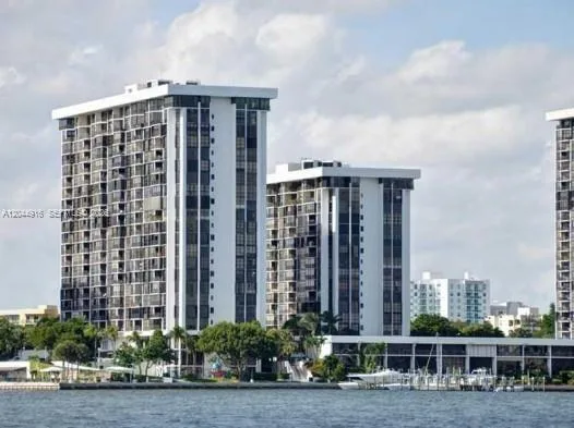 Brickell Place photo 2