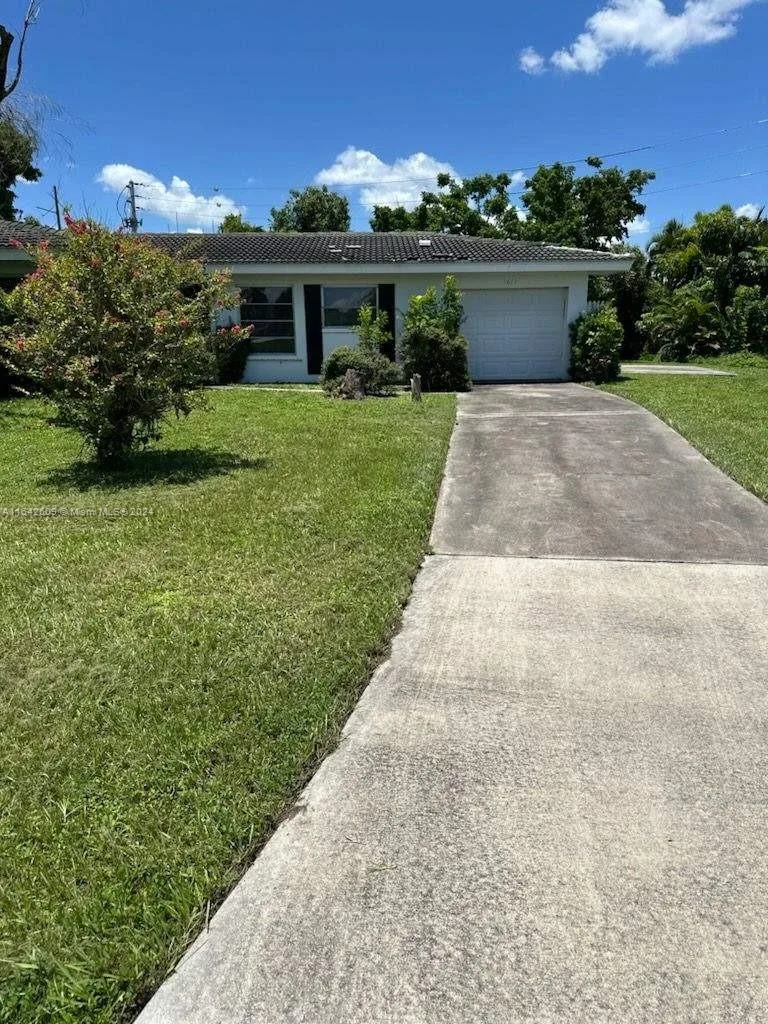 1611 Manor Ave, Fort Myers, FL 33901