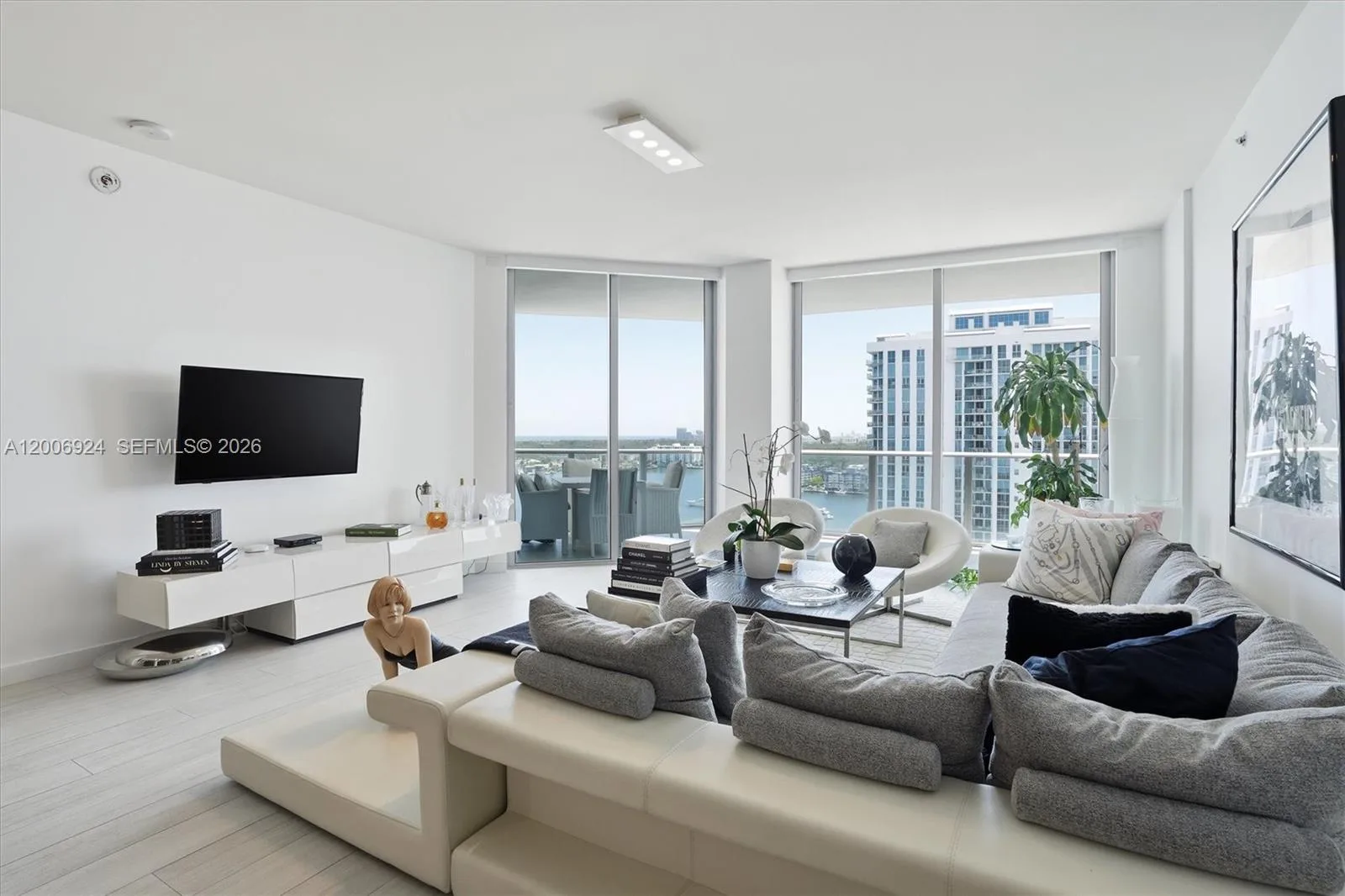 17301 Biscayne Blvd # 1905, North Miami Beach, FL 33160 photo 5