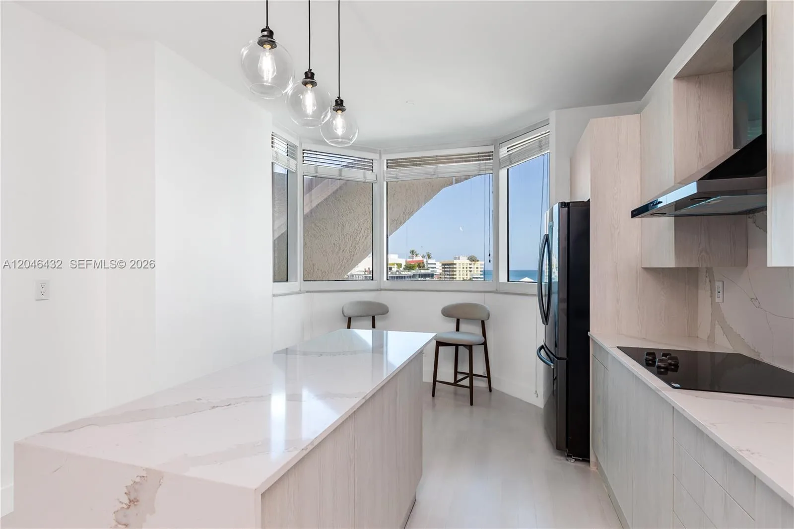 300 S Pointe Dr # 907, Miami Beach, FL 33139 photo 3