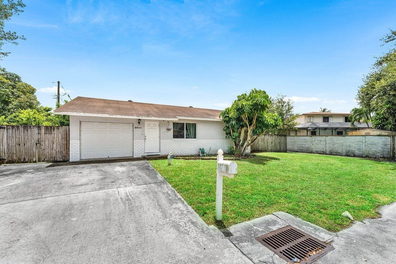 2011 SW 99TH Terrace, Miramar, FL 33025 photo 2