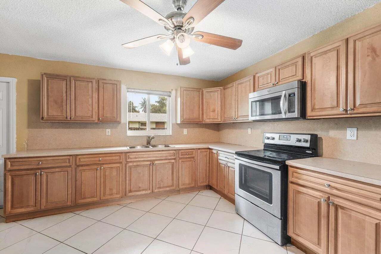 2011 SW 99TH Terrace, Miramar, FL 33025 photo 9