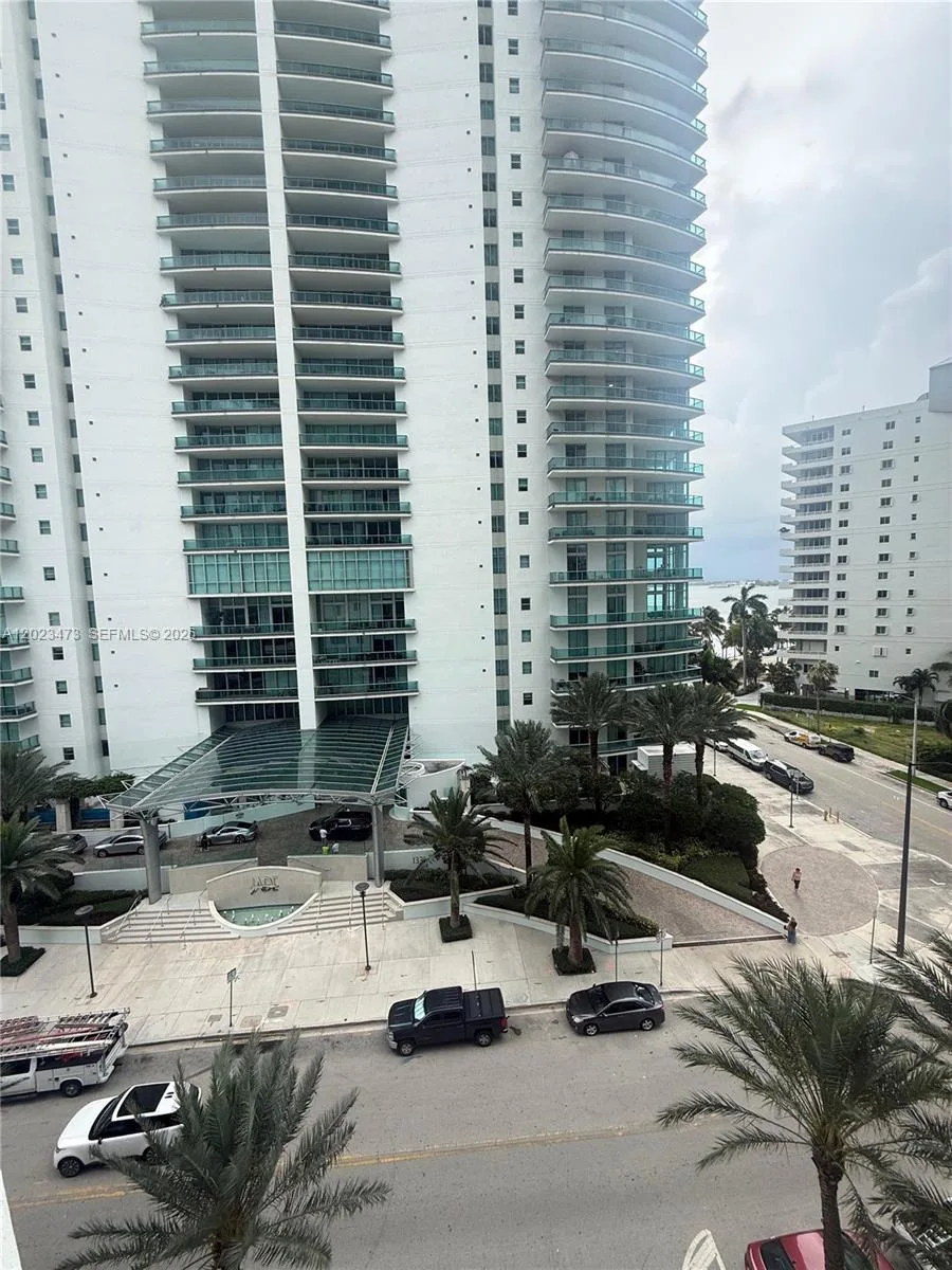 1300 Brickell Bay Dr # 707, Miami, FL 33131 photo 2