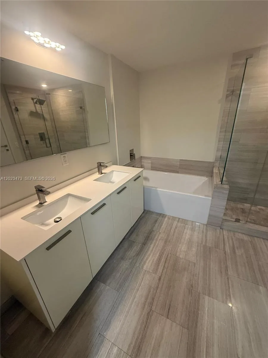 1300 Brickell Bay Dr # 707, Miami, FL 33131 photo 3