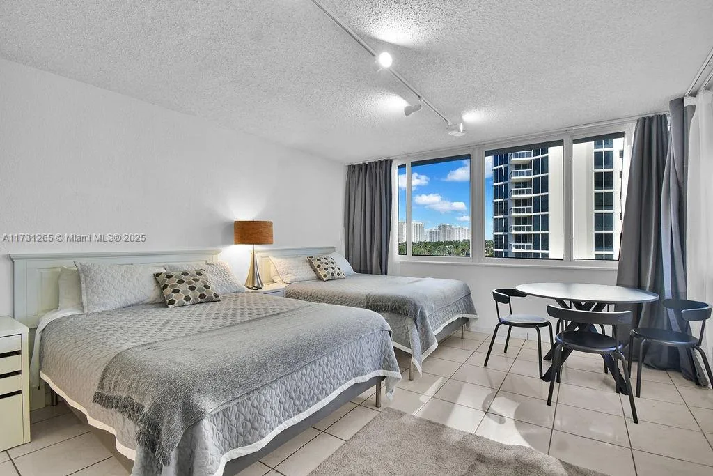 19201 Collins Ave # 526, Sunny Isles Beach, FL 33160 photo 3