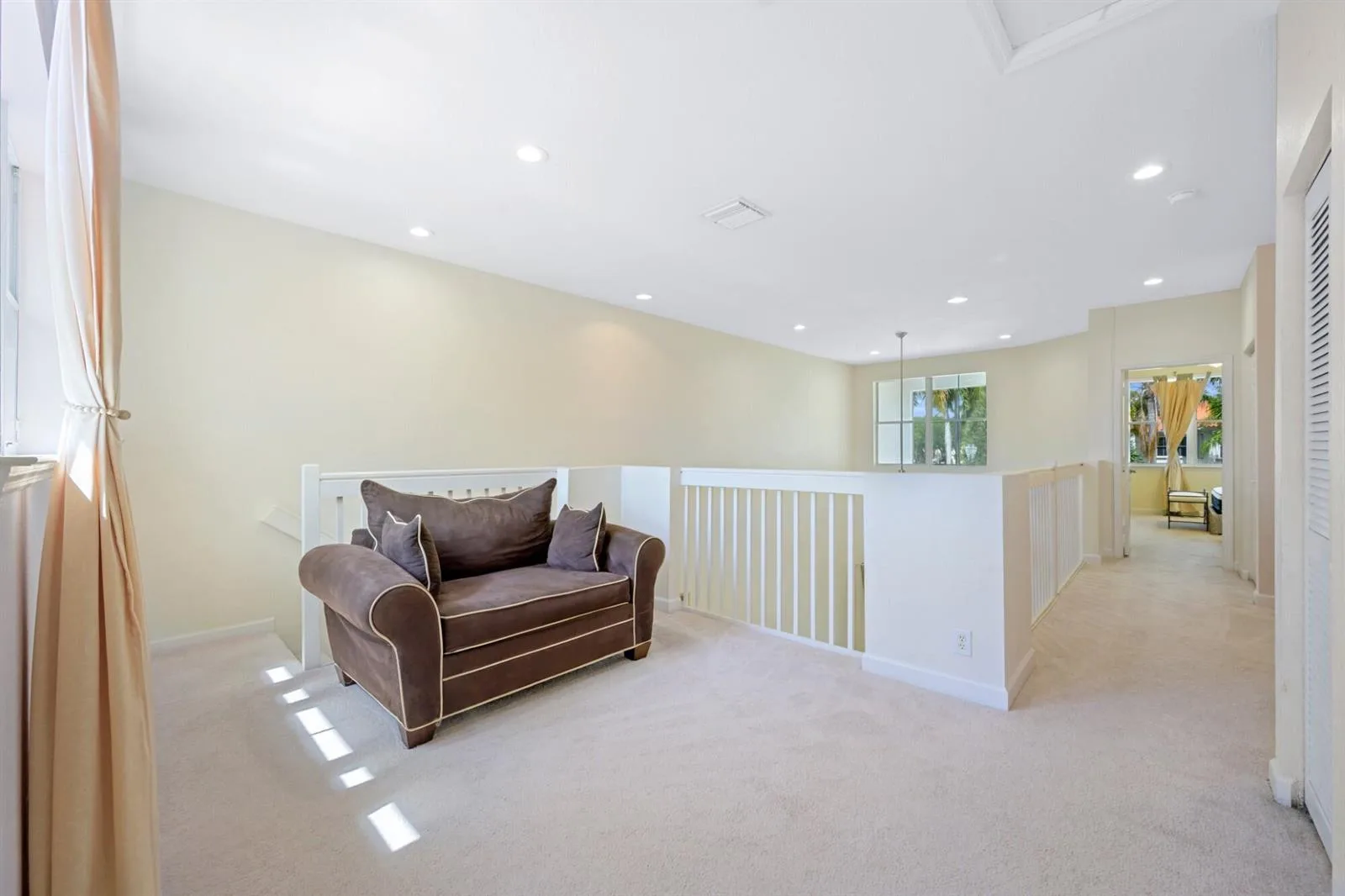 1384 Harbor View W, Hollywood, FL 33019 photo 12