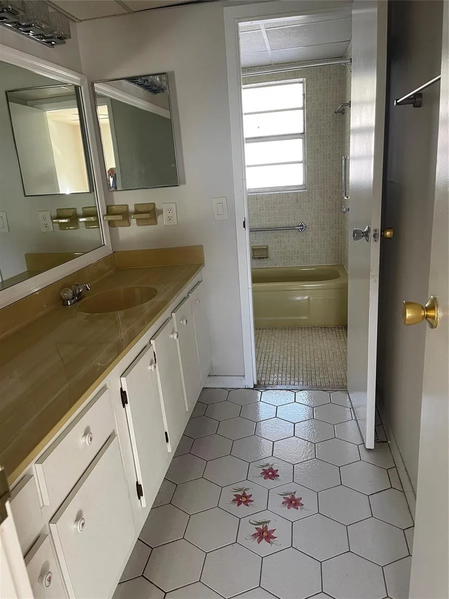 1005 Country Club Drive # 205, Margate, FL 33063 photo 4