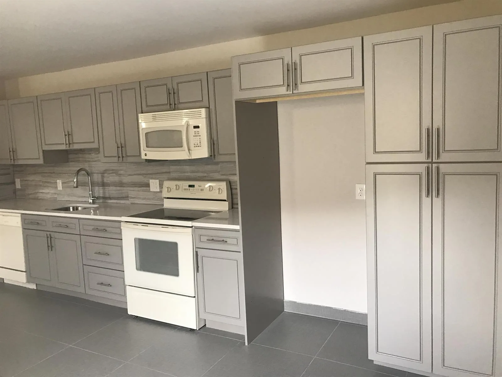 142 SW 8th Avenue # Apt D, Delray Beach, FL 33444