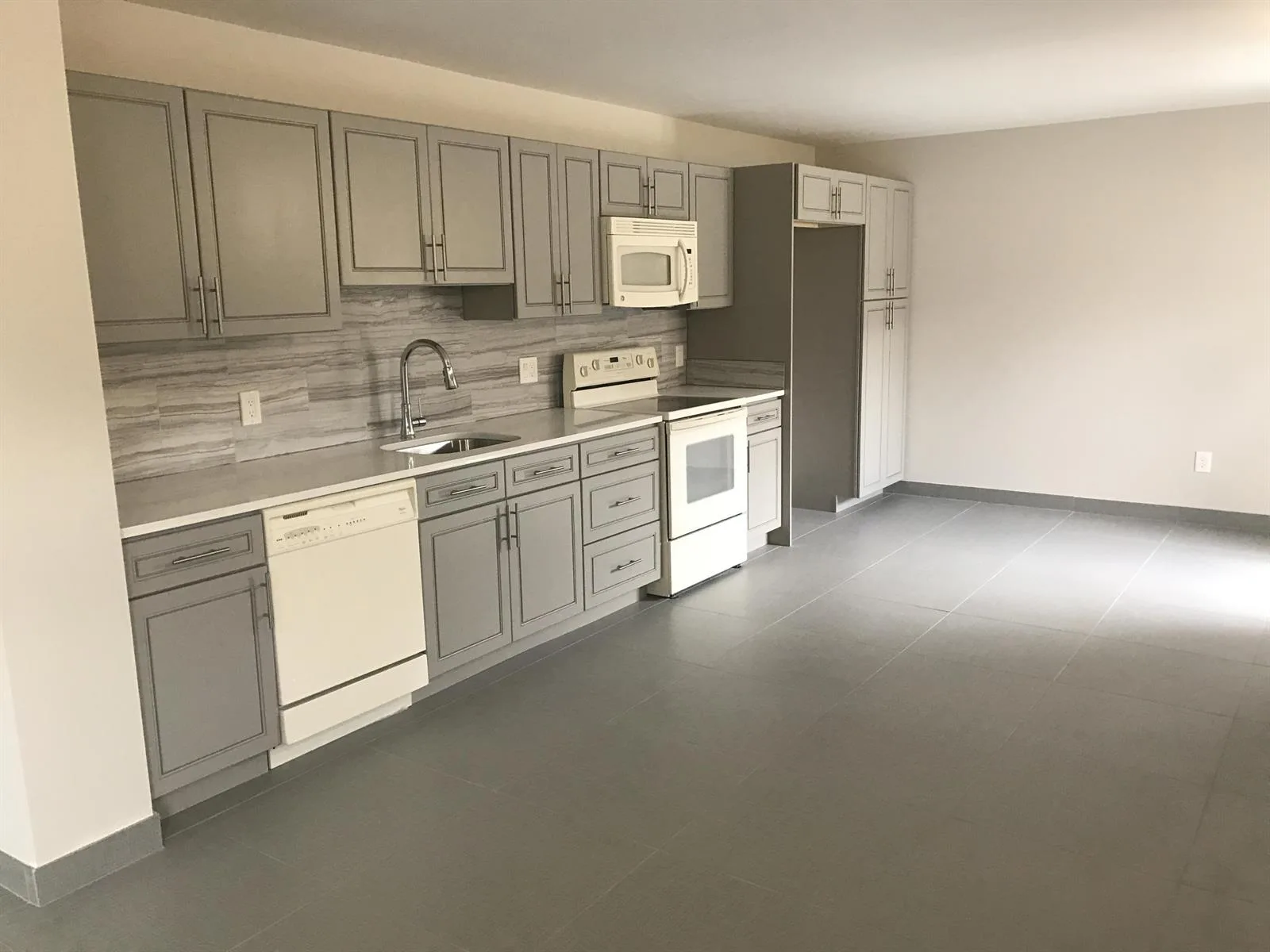 142 SW 8th Avenue # Apt D, Delray Beach, FL 33444 photo 2