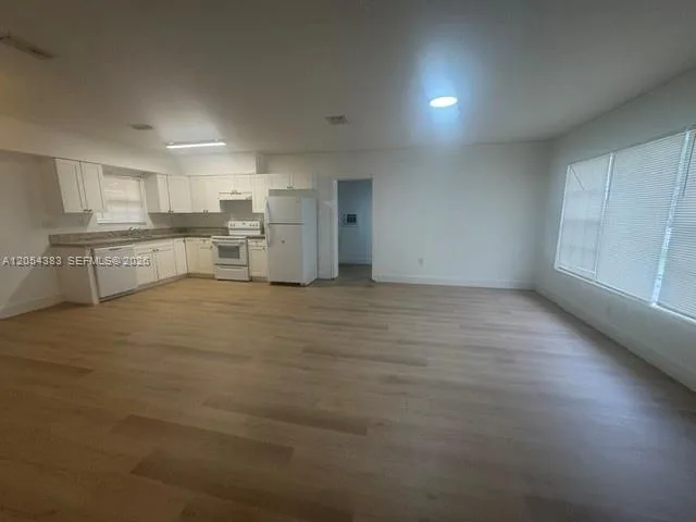 374 NE 171 Street, North Miami Beach, FL 33162 photo 2