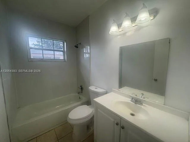 374 NE 171 Street, North Miami Beach, FL 33162 photo 5