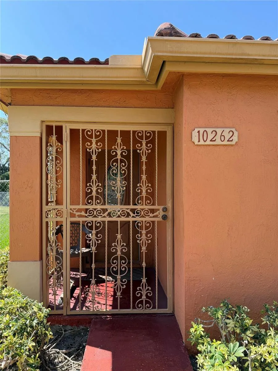 10262 SW 179th, Perrine, FL 33157 photo 2