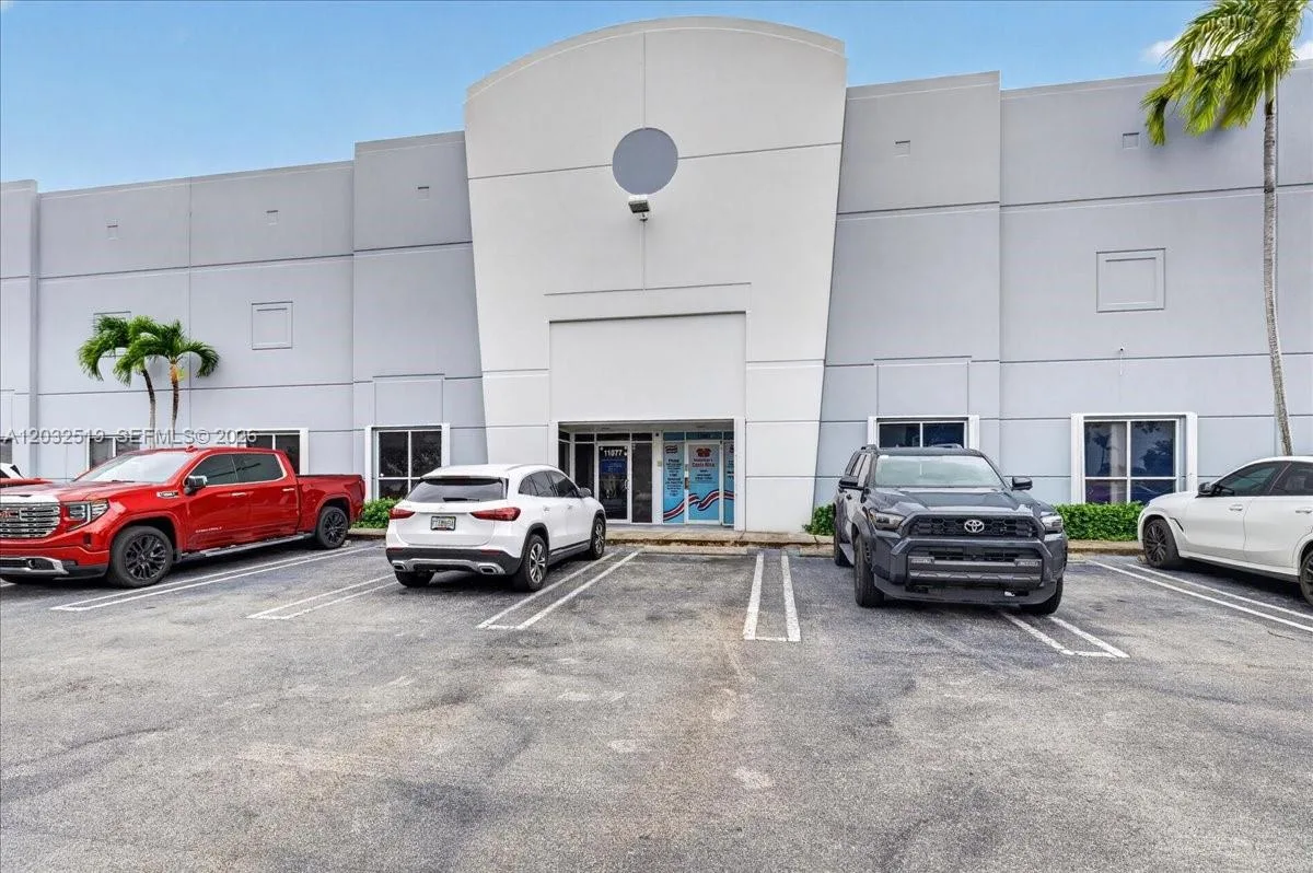 11077 NW 122nd St # 11, Medley, FL 33178