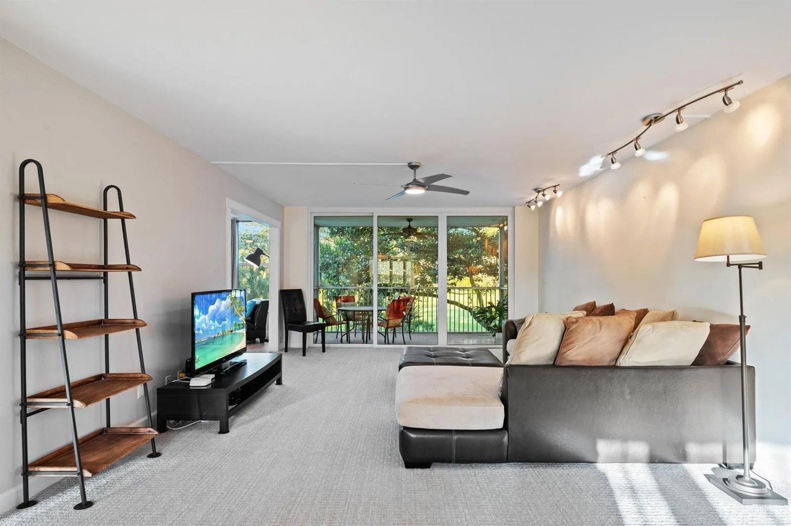 3900 Oaks Clubhouse Drive # 310, Pompano Beach, FL 33069 photo 5