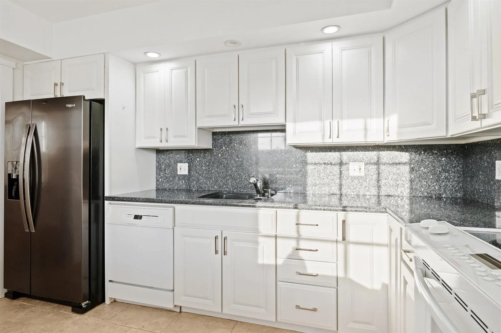 3900 Oaks Clubhouse Drive # 310, Pompano Beach, FL 33069 photo 9