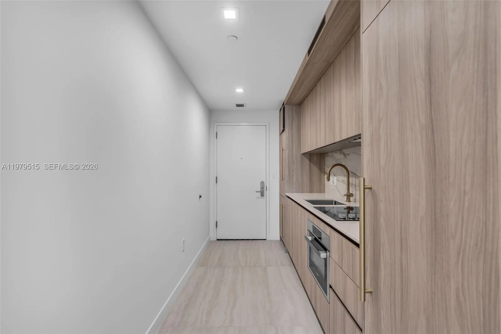 77 SE 5TH ST # 2405, Miami, FL 33131 photo 5