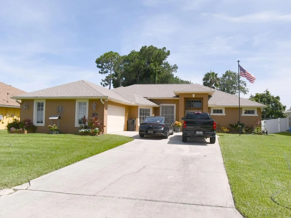 1018 SW HALEYBERRY Avenue, Port St. Lucie, FL 34953