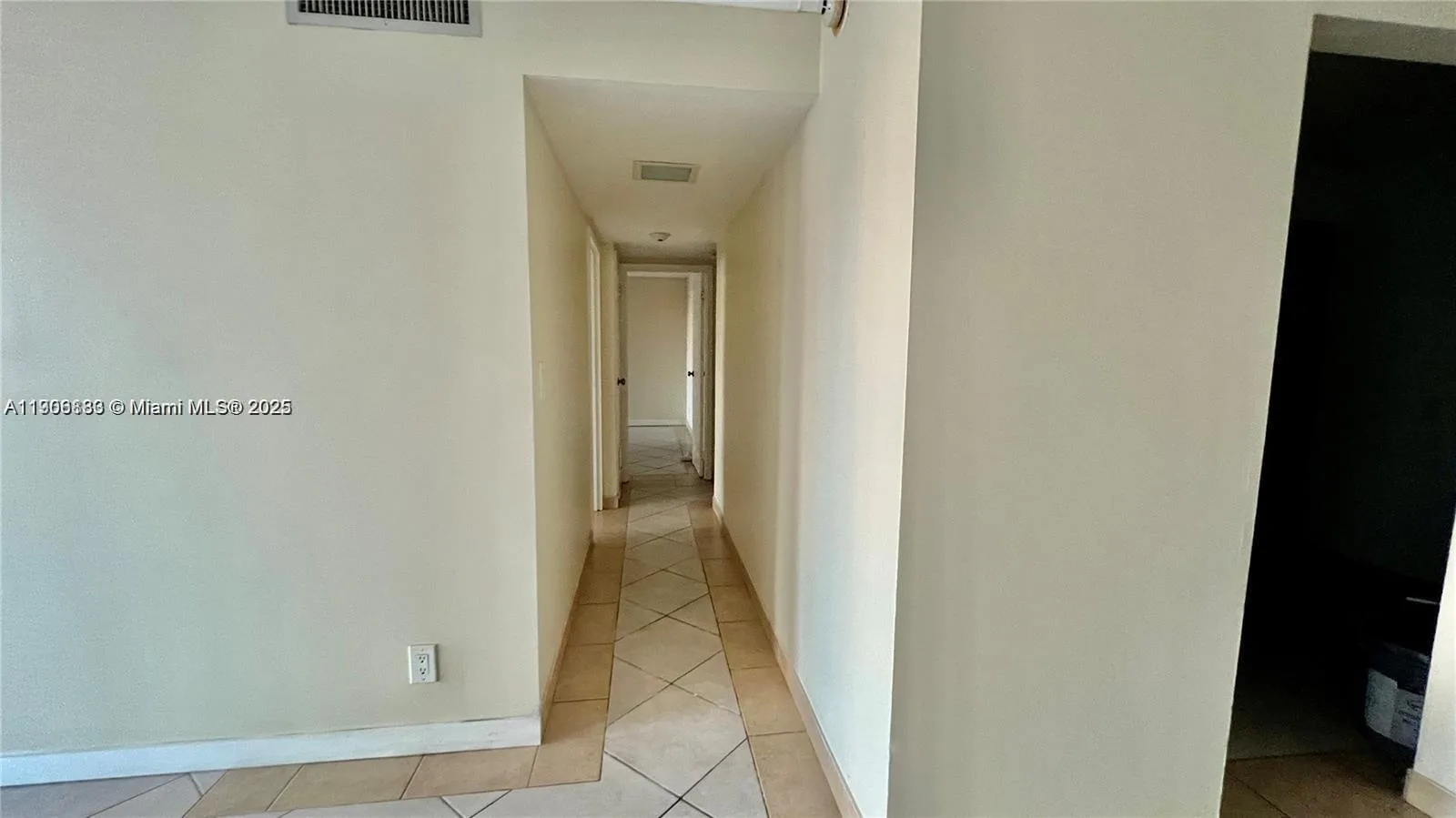 100 Bayview Dr # 607, Sunny Isles Beach, FL 33160 photo 4