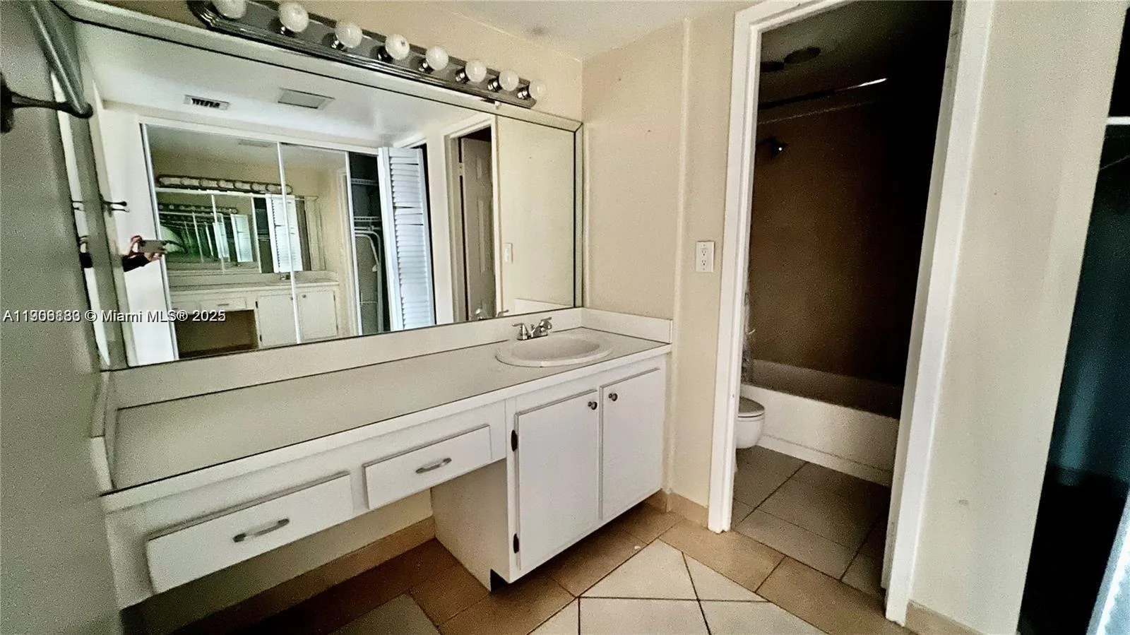 100 Bayview Dr # 607, Sunny Isles Beach, FL 33160 photo 9