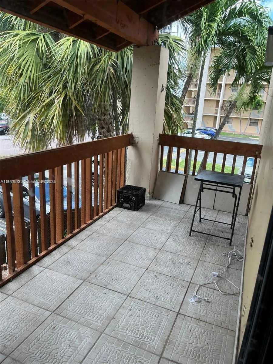10135 NW 9th St Cir # 5-208, Miami, FL 33172 photo 10