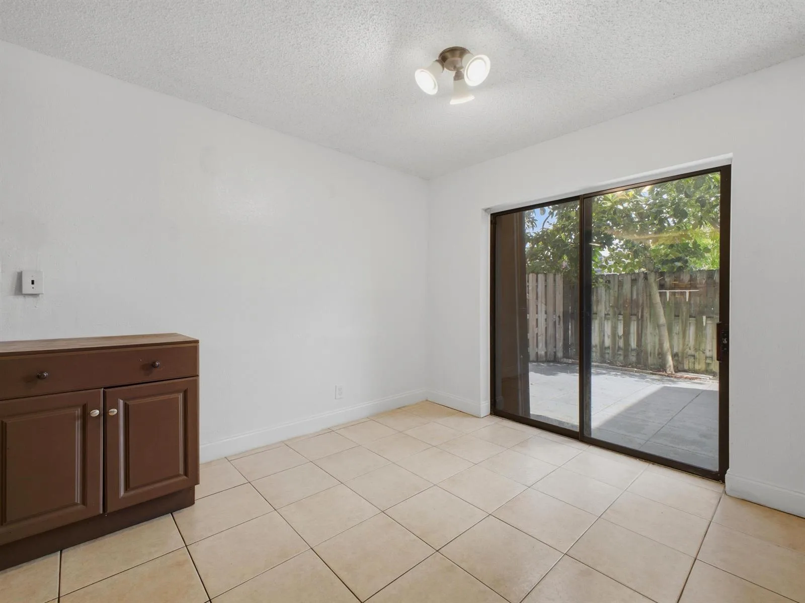 105 Woodland Road, Palm Springs, FL 33461 photo 12