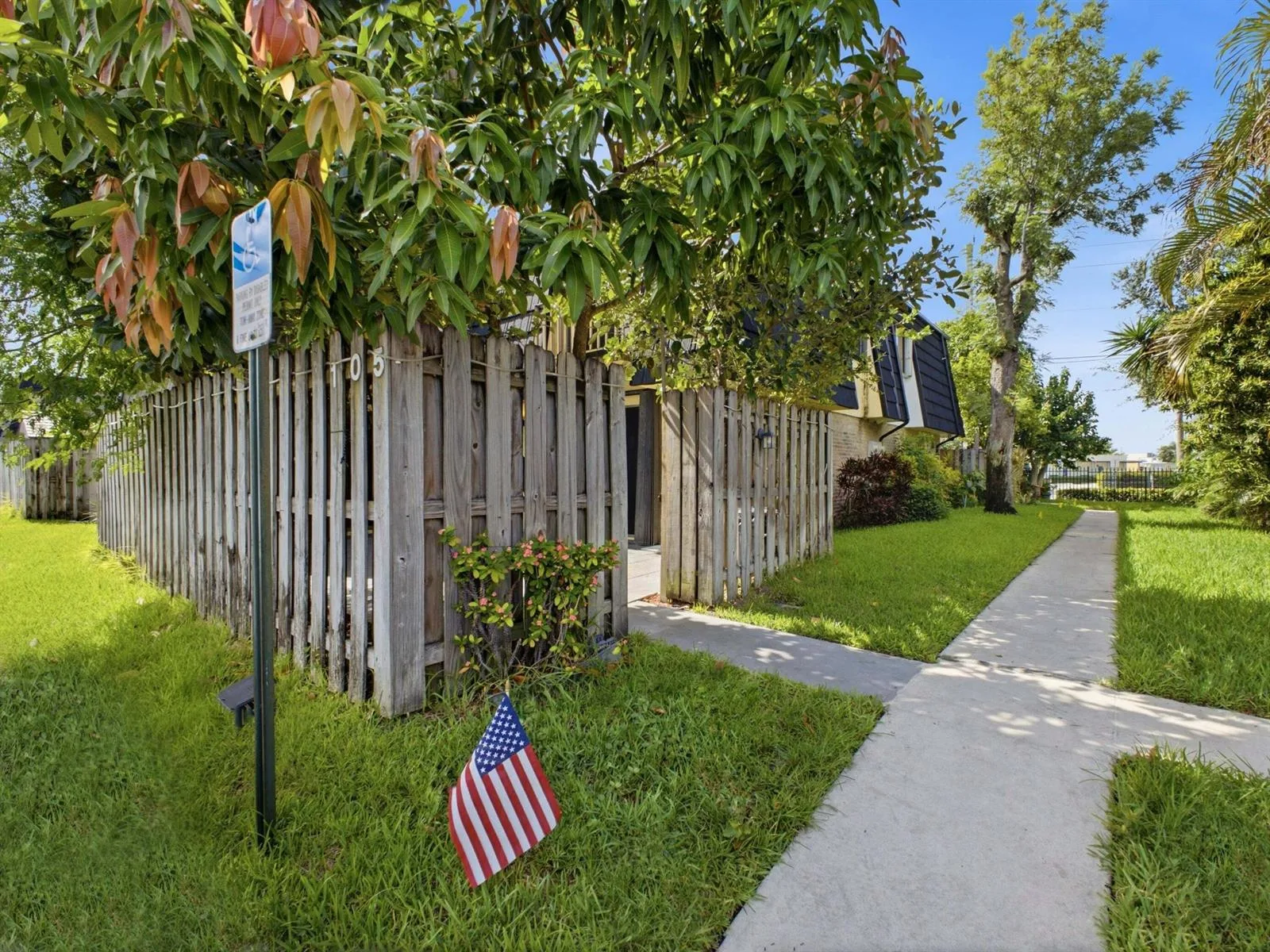 105 Woodland Road, Palm Springs, FL 33461 photo 2