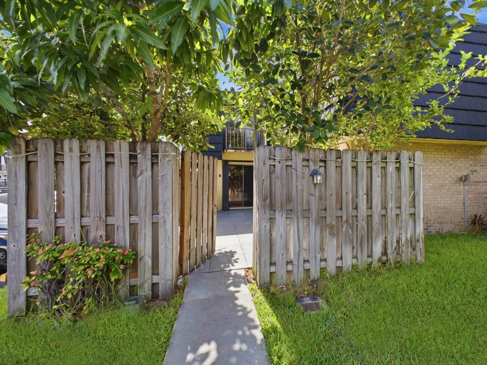 105 Woodland Road, Palm Springs, FL 33461 photo 3