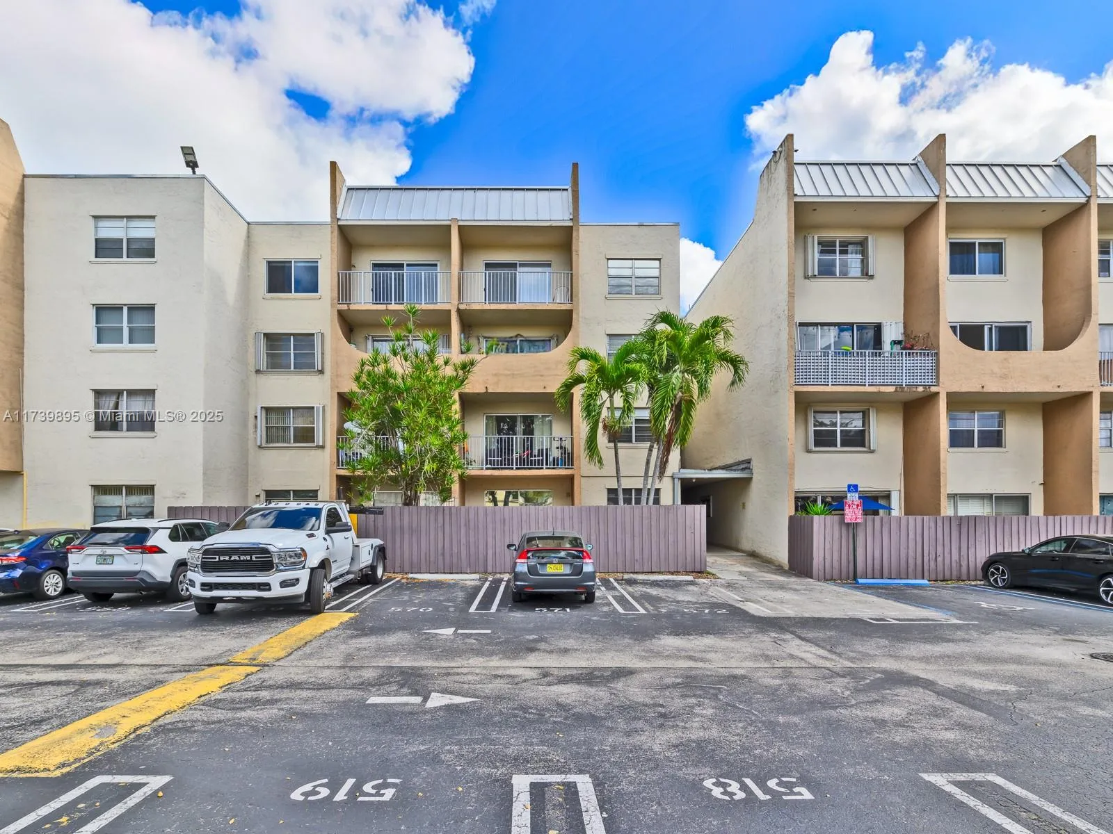 10900 SW 104th St # 114, Miami, FL 33176 photo 2
