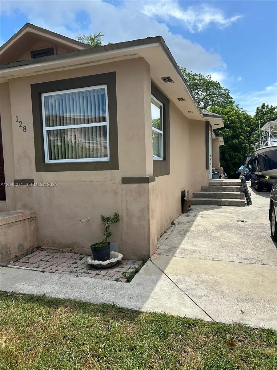 128 SW 11th Ave, Miami, FL 33130 photo 4