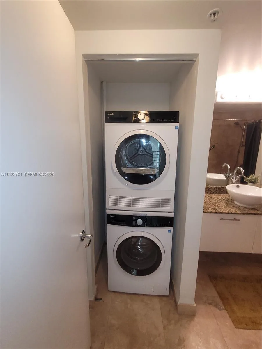 41 SE 5th St # 710, Miami, FL 33131 photo 13