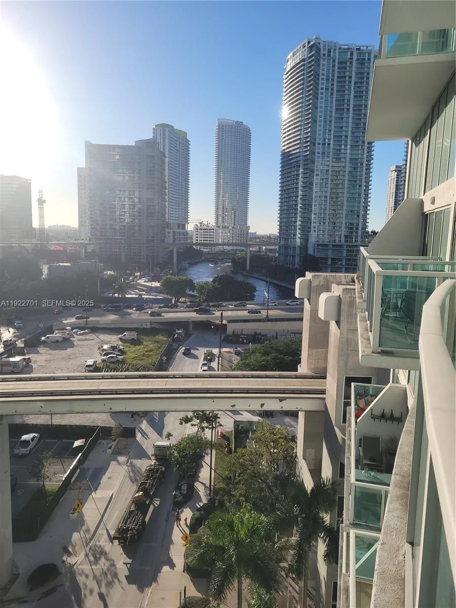 41 SE 5th St # 710, Miami, FL 33131 photo 4