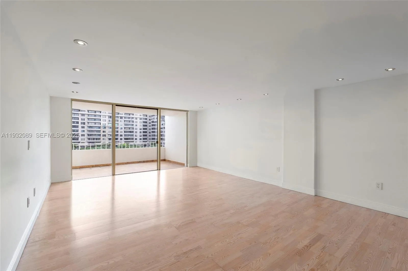 199 Ocean Lane Dr # 611, Key Biscayne, FL 33149