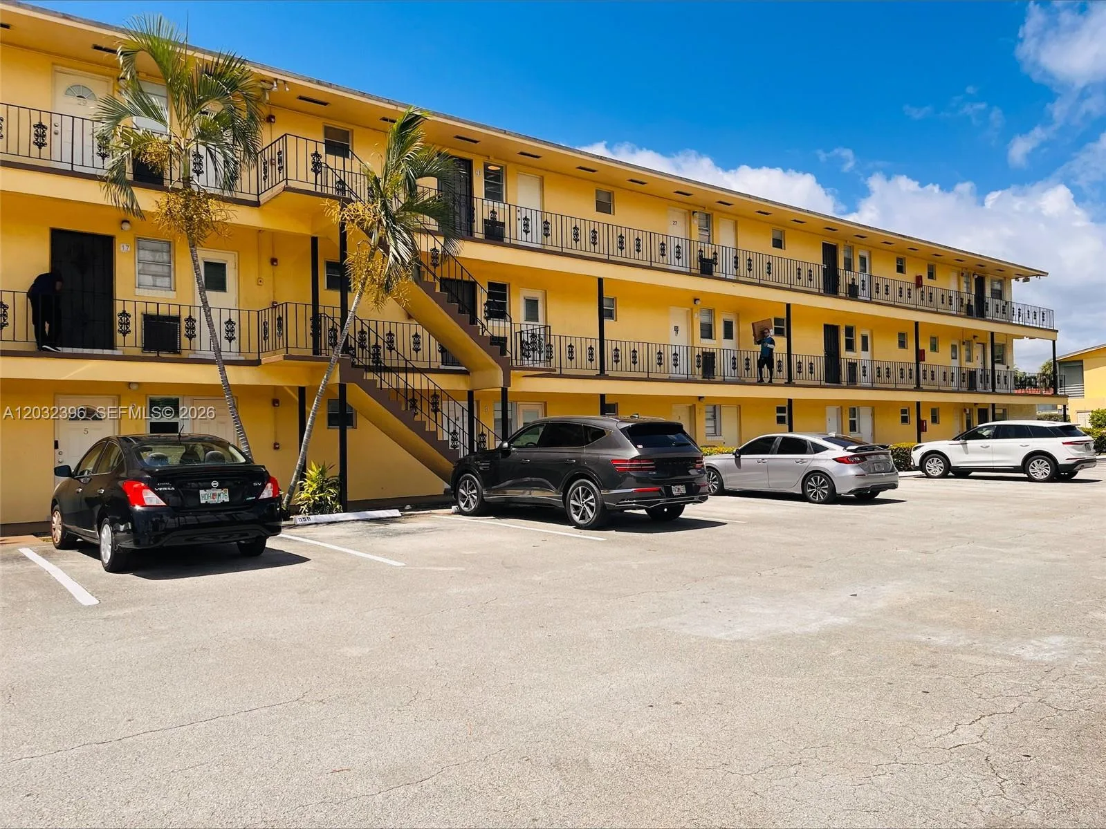 2880 NE 203rd St # 28B, Aventura, FL 33180