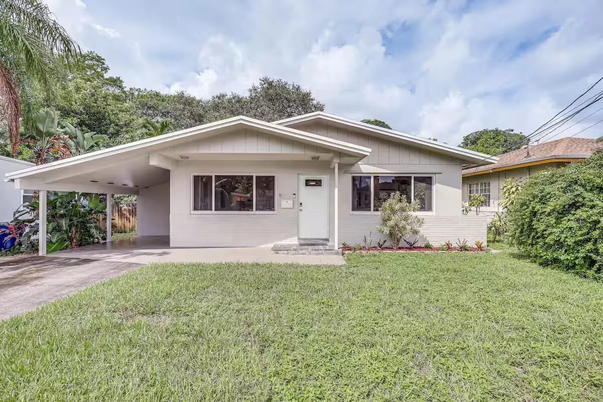 124 SW 2nd Avenue, Hallandale Beach, FL 33009