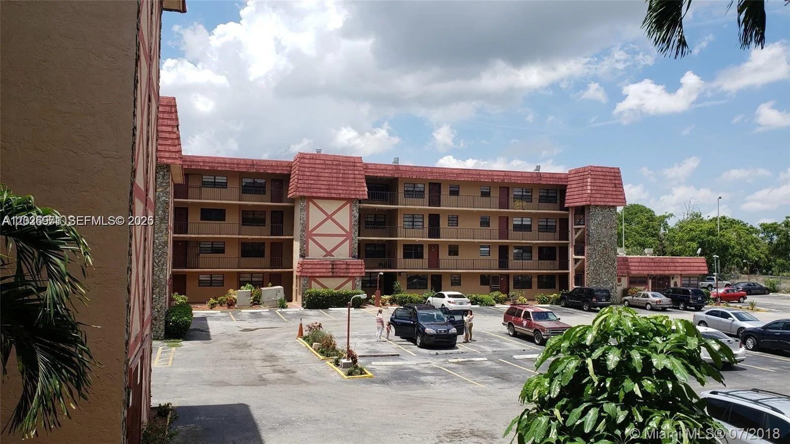 1325 W 68th St # 214, Hialeah, FL 33014
