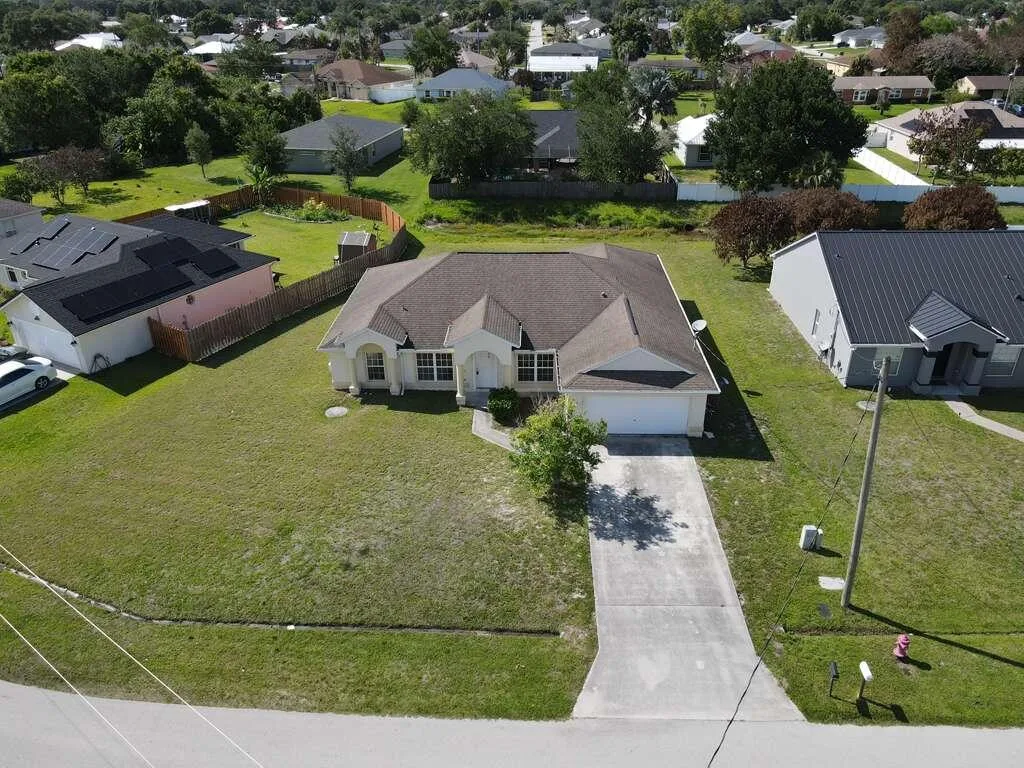 1061 SW Coleman Avenue, Port St. Lucie, FL 34953 — zdjęcie 2