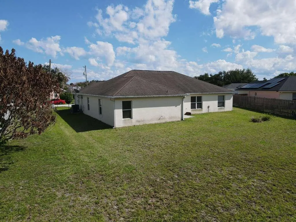 1061 SW Coleman Avenue, Port St. Lucie, FL 34953 — zdjęcie 4