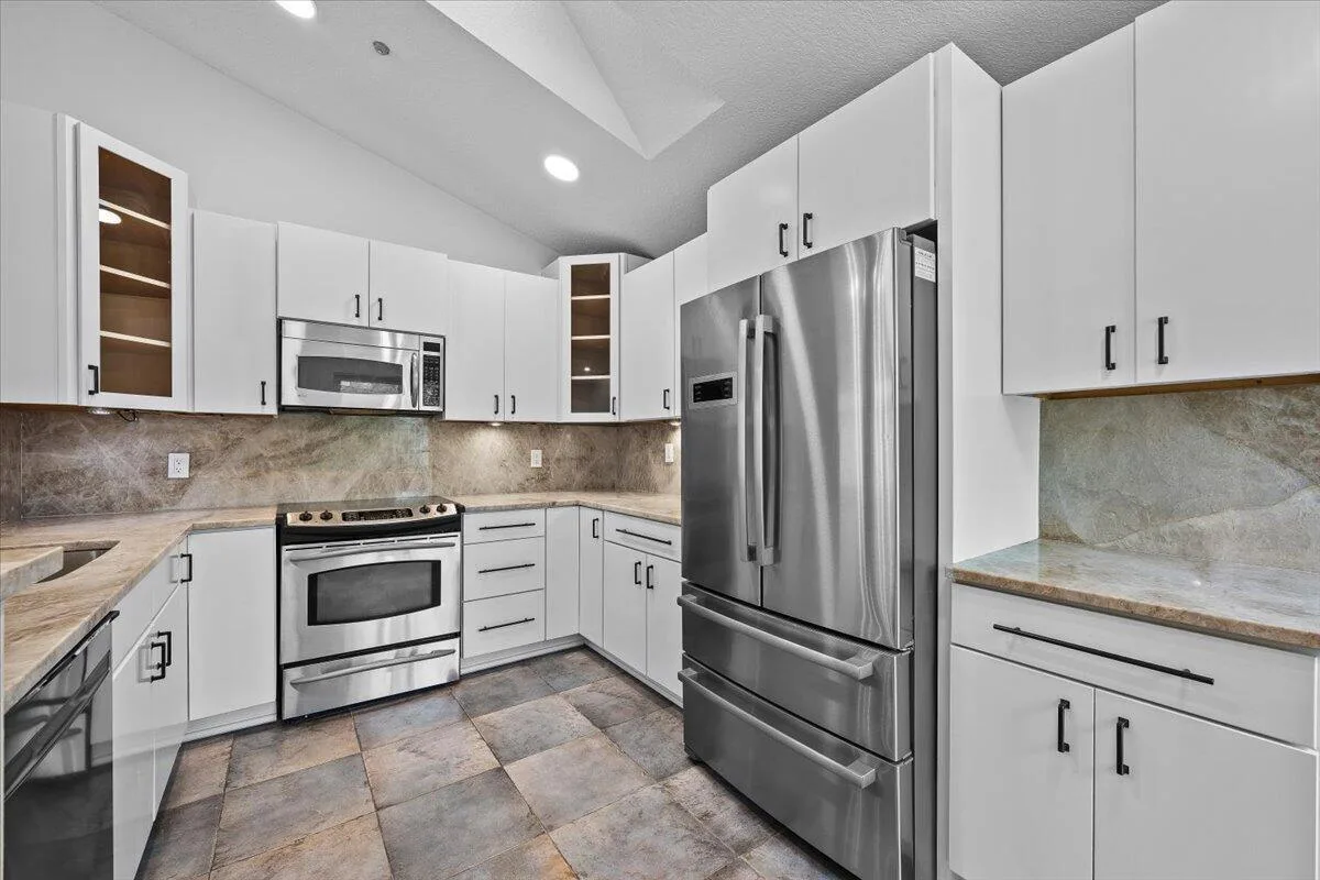 11 Dorchester Circle, Palm Beach Gardens, FL 33418