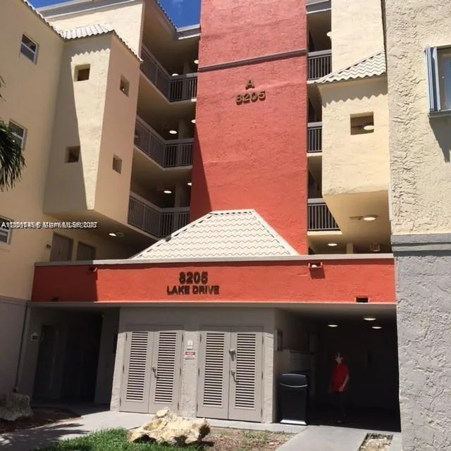 8205 Lake Dr # 204, Doral, FL 33166